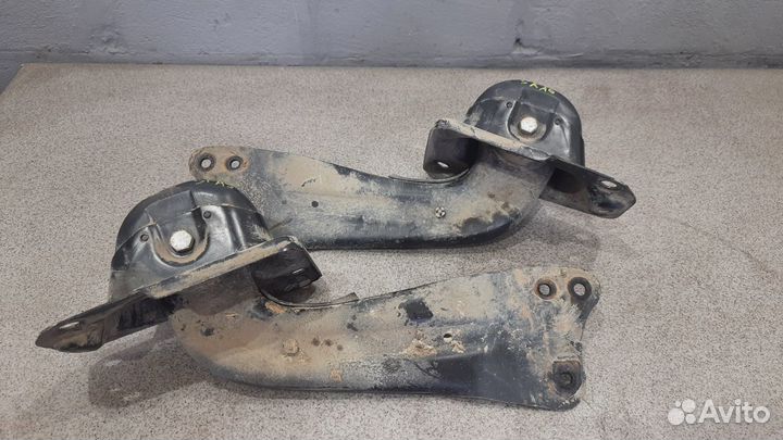 Задний рычаг с сайлентблоком Skoda Octavia A5