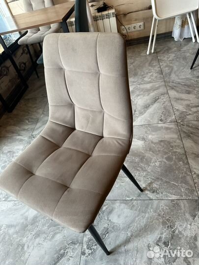 Стул бежевый велюр