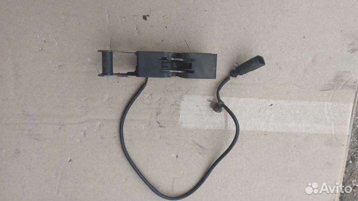 Замок капота passat б6