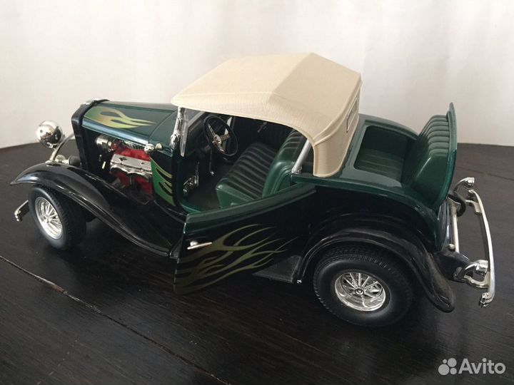 Ford Roadster 1932 Convertible 1:18