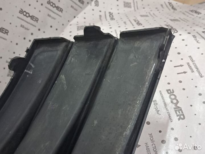 Заглушка (решетка) в бампер передний Touran