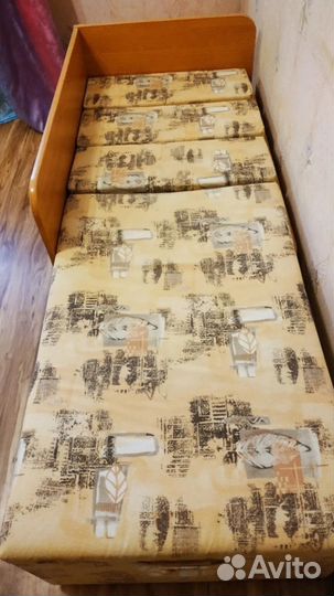 Детская кровать диван,внутри ящики под бельё