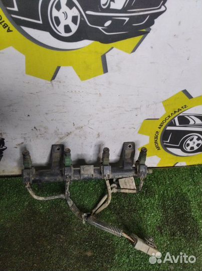 Топливная рампа Peugeot Partner KFW 2006