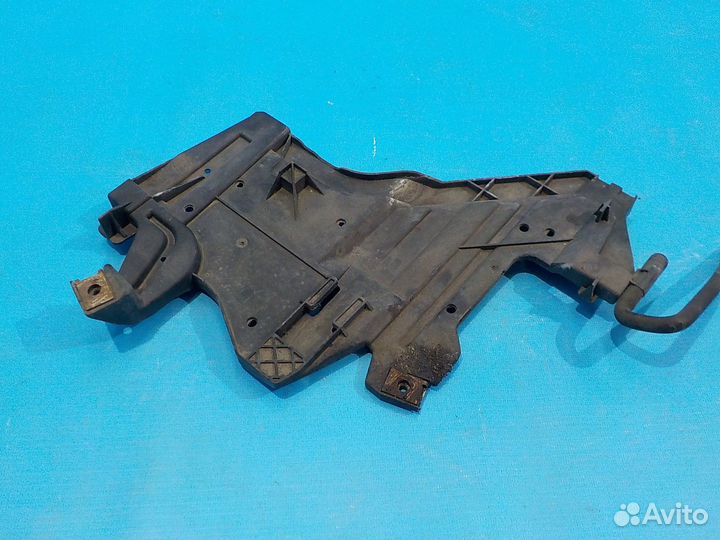 Кронштейн фары левой Audi A4 (B8) 2007-2015