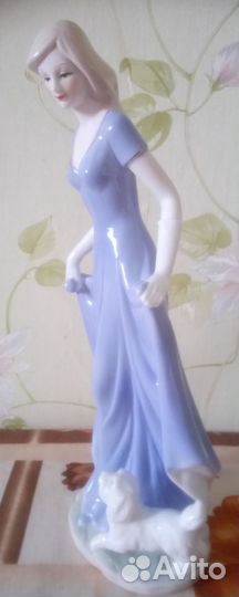 Статуэтка фарфоровая 