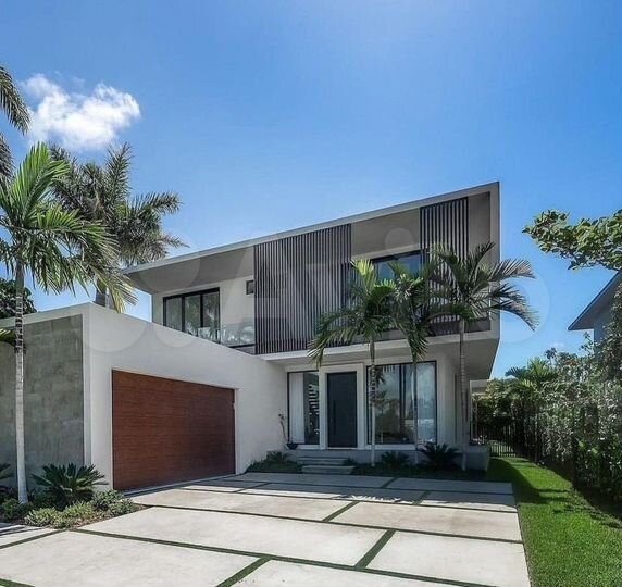 Дом 350 м² на участке 9 сот.