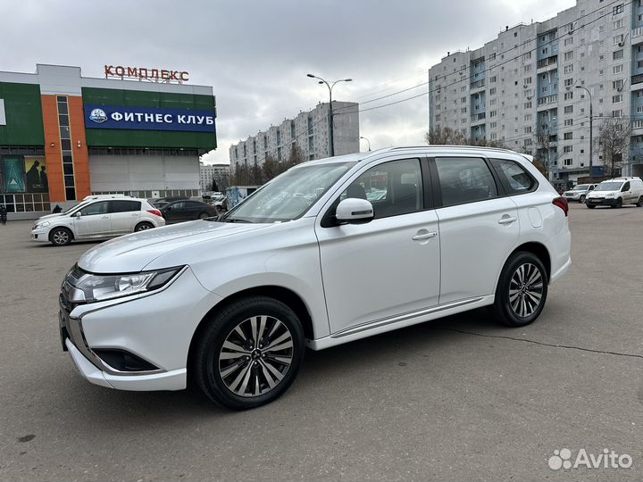 Mitsubishi Outlander 2.0 CVT, 2022, 35 км