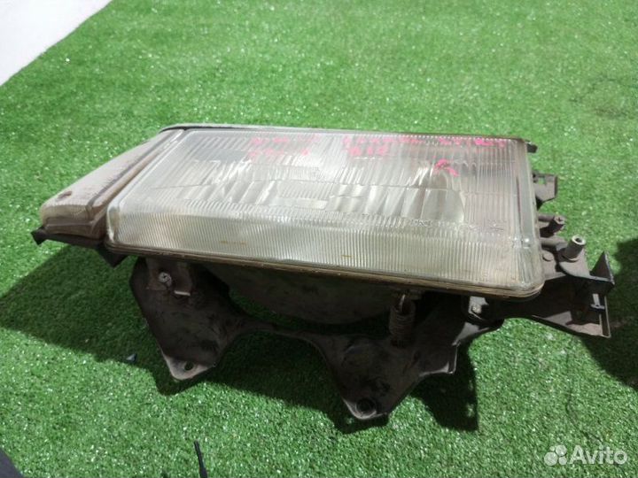 Фара галогеновая правая Nissan Laurel Spirit FB12