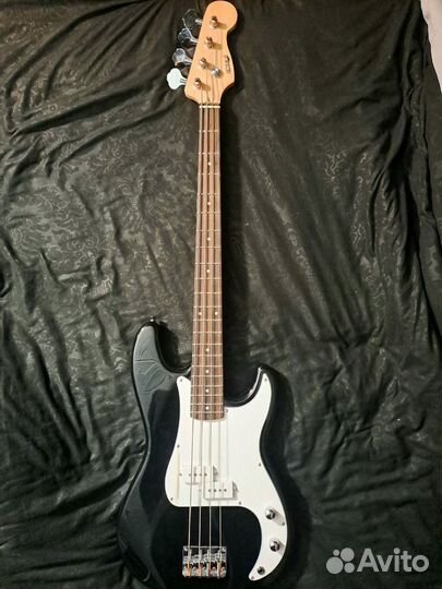 Басс гитара 4 струны. Homage HEB 700 BK