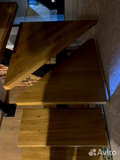 Облицовка лестничного металлокаркаса деревом