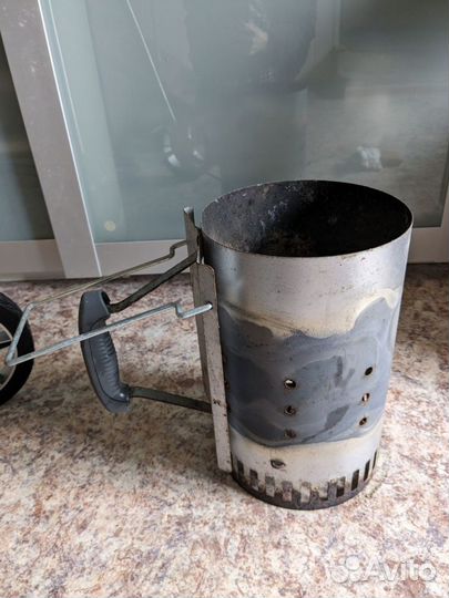 Угольный гриль Napoleon 22 Charcoal Kettle Grill