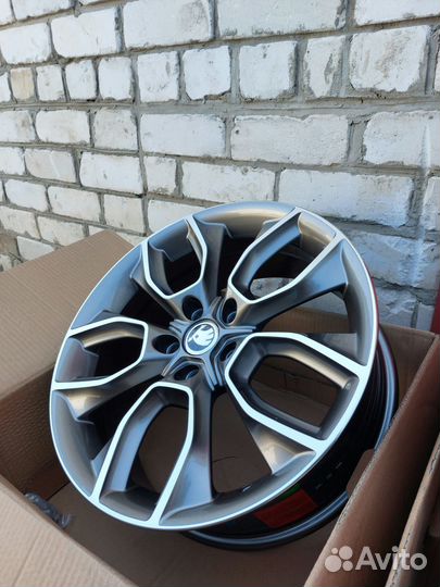 Литые диски LA Skoda Crater R18