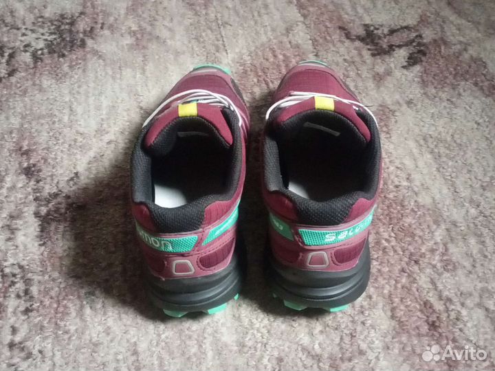 Кроссовки женские 38 размер бу