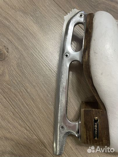 Профессиональные фигурные коньки Risport