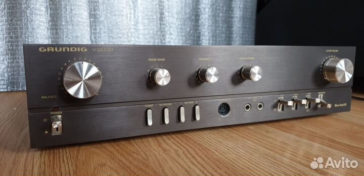 Grundig V 2000