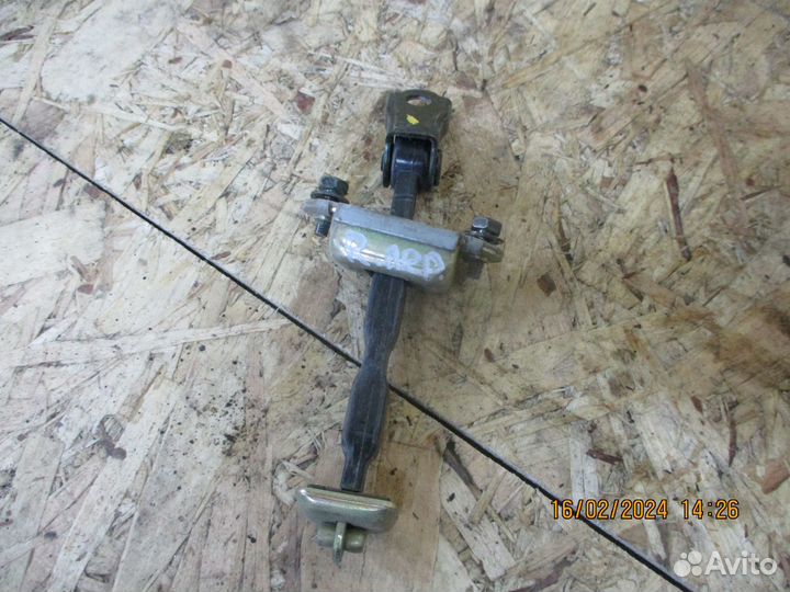 Ограничитель двери Ниссан Альмера Классик