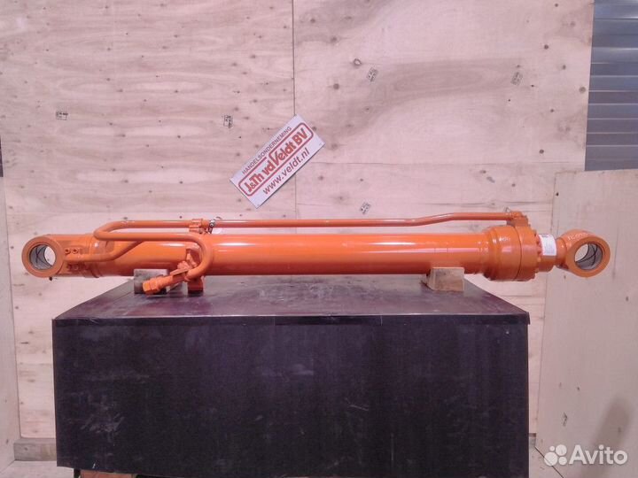 Hitachi - ZX220LC-GI