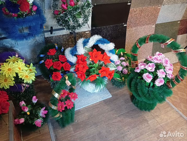 Ритуальные венки и корзины