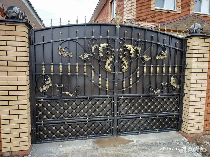 Кованые распашные ворота