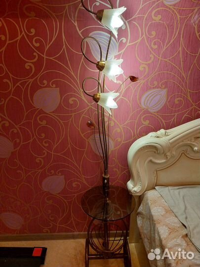 Торшер со столиком