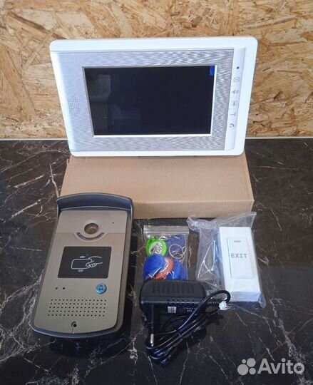 Видео-домофон цвет 7