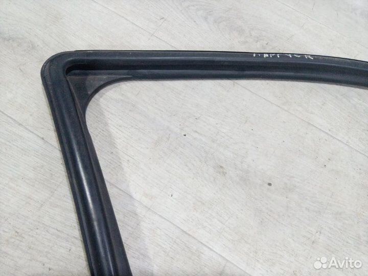 Уплотнитель стекла двери передний правый LADA