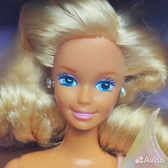 Friendship Barbie Blonde 1990