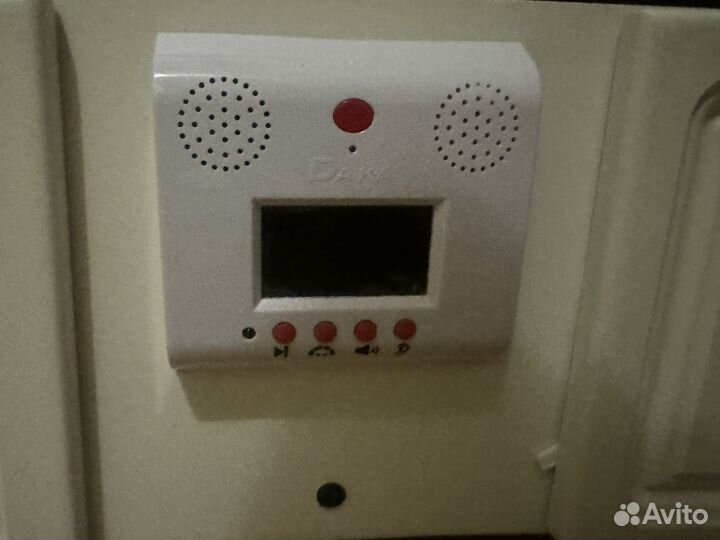 Детская кроватка с электронным маятником