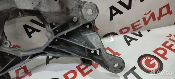Балка коробки передач Audi Q5 8RB cncd 26.07.2013