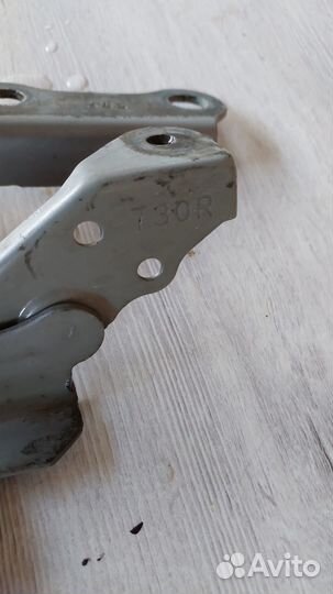 Крепление капота