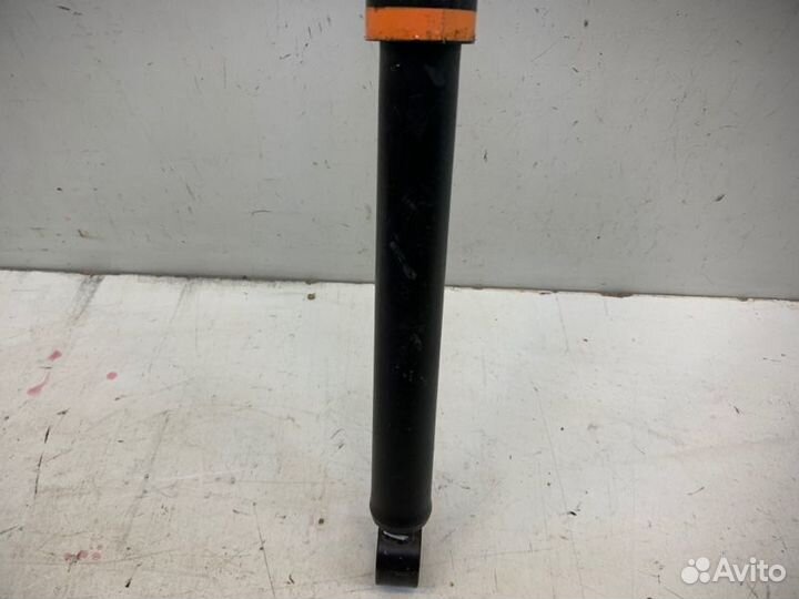 Амортизатор задний левый Toyota Hilux 7 2008-2015