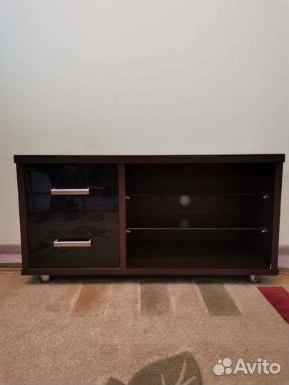 Тумба под тв со стеклянным верхом