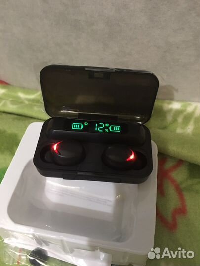 Беспроводные наушники с функцией power bank