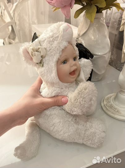 Статуэтка кукла «красный куб»