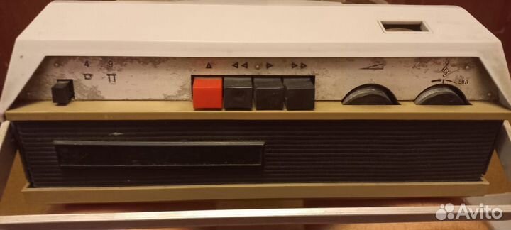 Катушечный магнитофон романтик