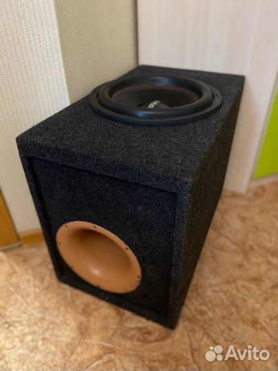 Сабвуфер вместе с коробом