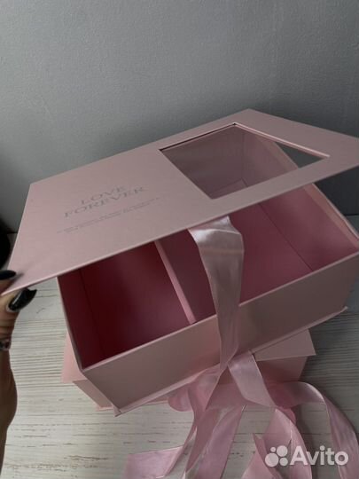 Подарочная коробка с крышкой и лентой