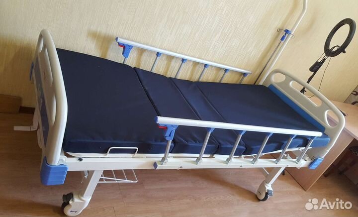 Кровать медицинская механическая Barry с матрасом
