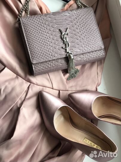 Женская одежда и обувь