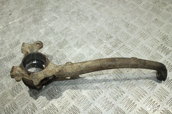 Кулак передний левый Toyota Mark Chaser 90 100