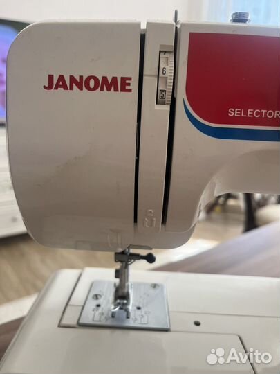 Швейная машина Janome