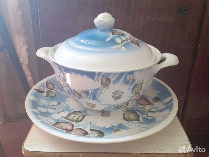 Супница с блюдом