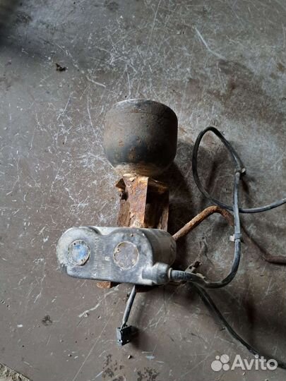 Клапан гидроподвески задний на Mercedes W140