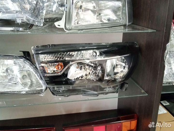 Передняя левая фара на ваз лада Веста