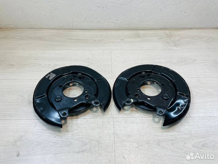 Щит опорный задний пара Nissan X-trail 32