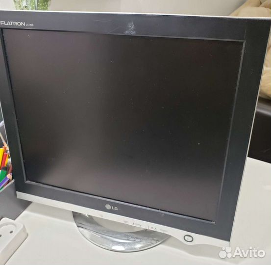 Монитор LG flatron L1720B