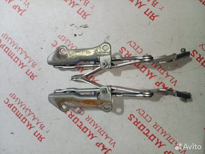 Петля капота передняя Mitsubishi Lancer 10 седан