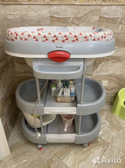 Пеленальный столик с ванночкой Brevi