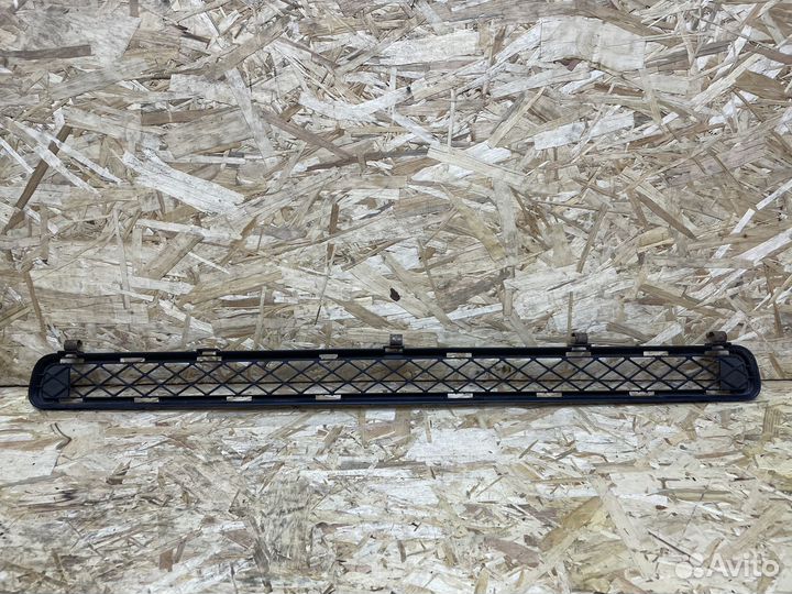 Решетка в бампер нижняя Toyota RAV 4 30