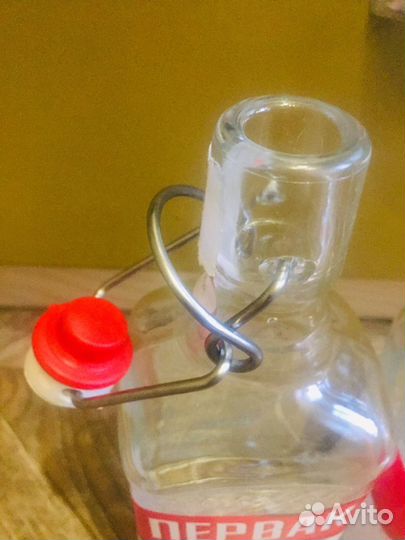 Бутылка с бугельной пробкой